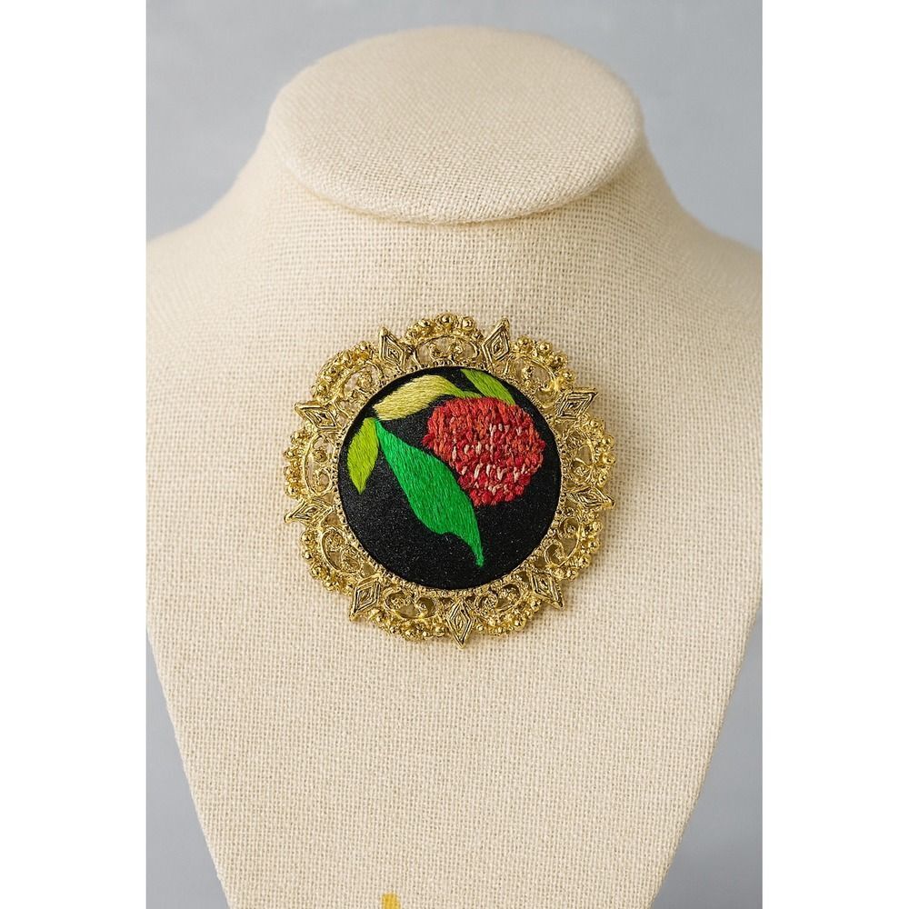 Vintage 80's‎ Womens Black & Gold Toned Floral Embroidered Fillagree Brooch Pin